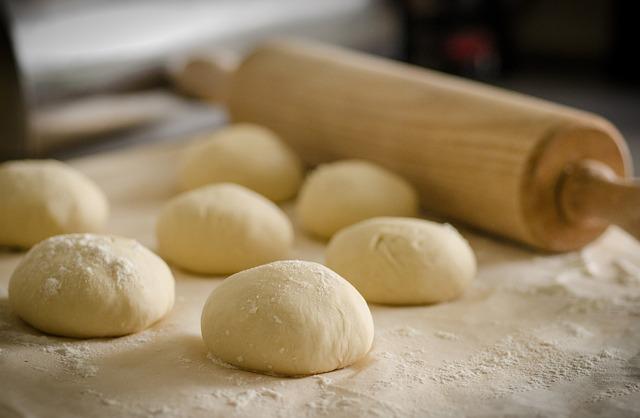 Domácí pizza snadno: Nekynuté bezlepkové těsto na pizzu